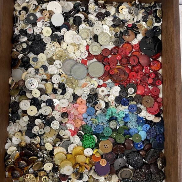 Vintage Sewing Button Lot ~ Plastic Bakelite Metal ~ Over 2.5 Lbs - Picture 1 of 10